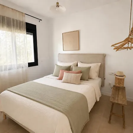 3 Bedroom Townhouse With Private Pool *